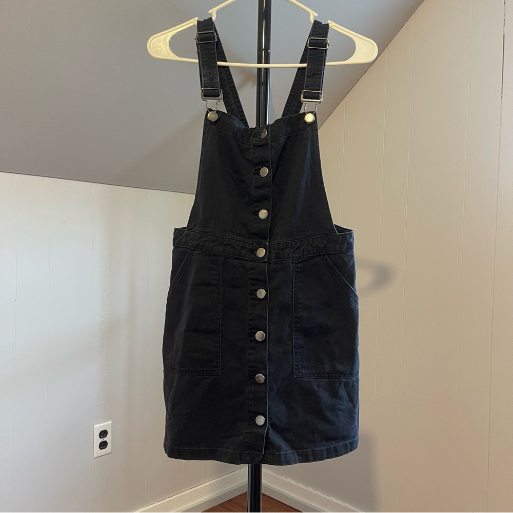 Women’s black overall dress size 6
